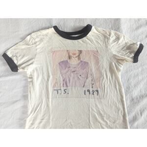Taylor Swift Size XS 1989 Tour Polaroid Album CD Cover T-Shirt Eras Tour Swiftie
